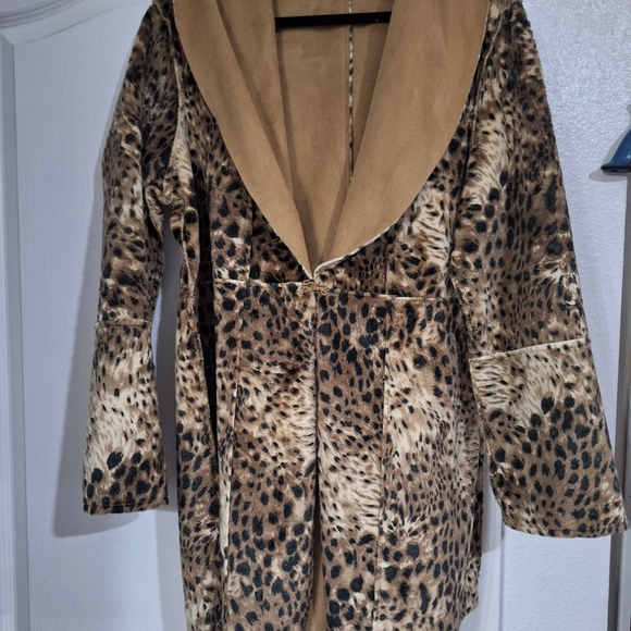 Coldwater Creek Woman’s Snow Leopard Coat Size xl, brand new tag still attached, - Picture 7 of 8